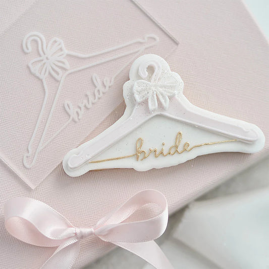 BRHA Lissie Lou Ausstechform samt Stempel - Kleiderbügel Bride