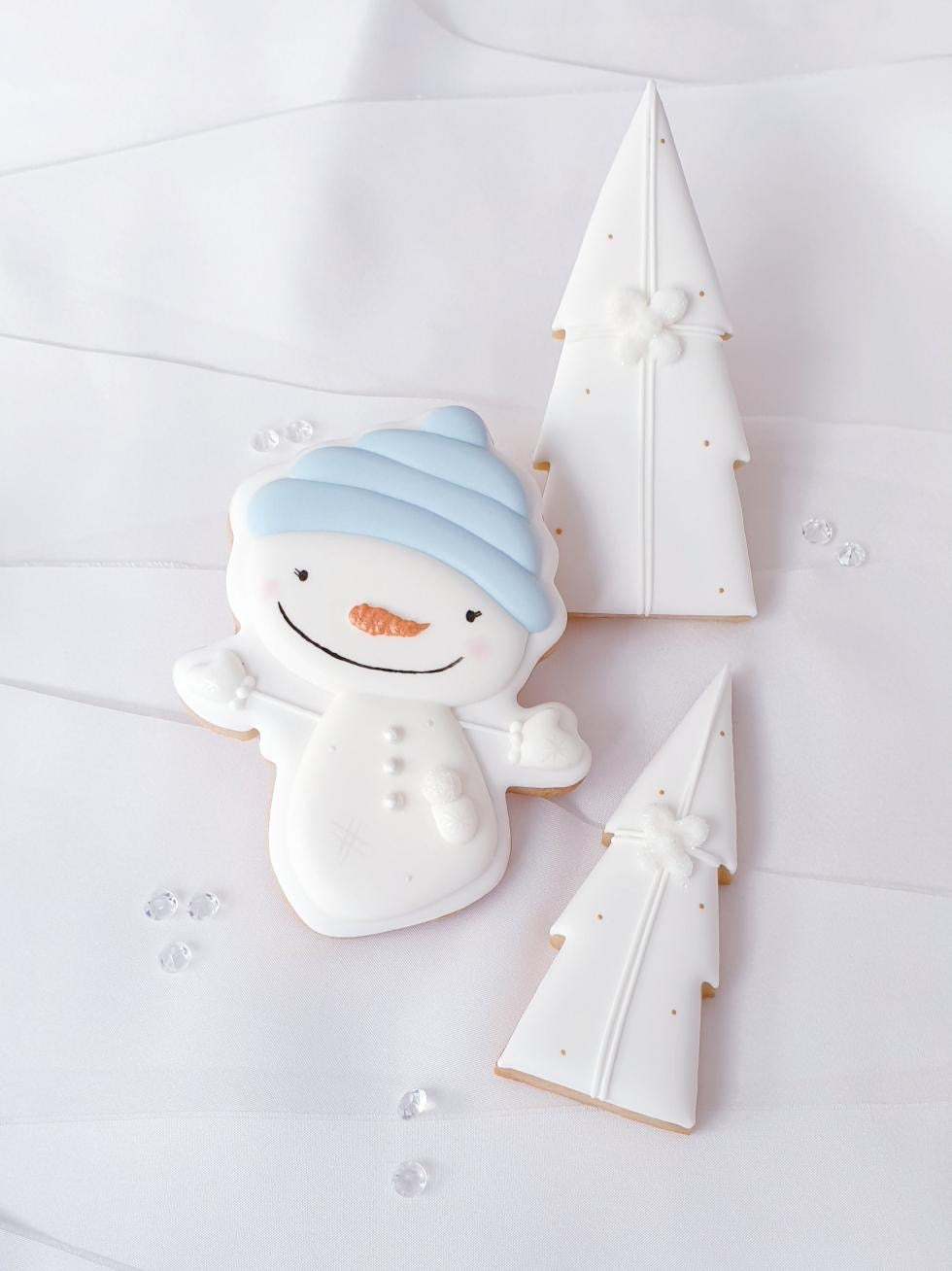 Bonhomme de neige avec un emporte-pièce en forme de chapeau 