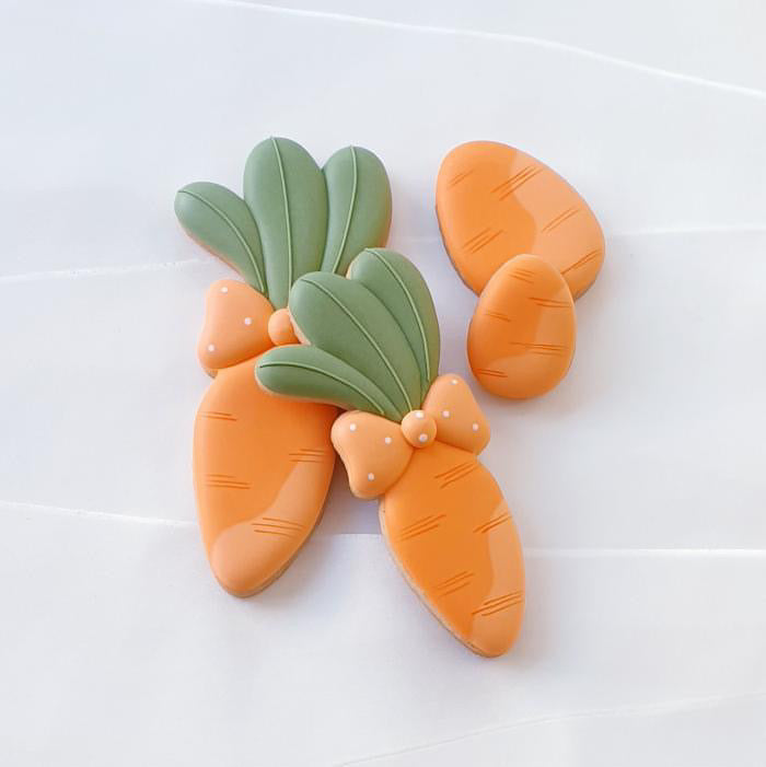 Ausstechform Karotte mit Schleife