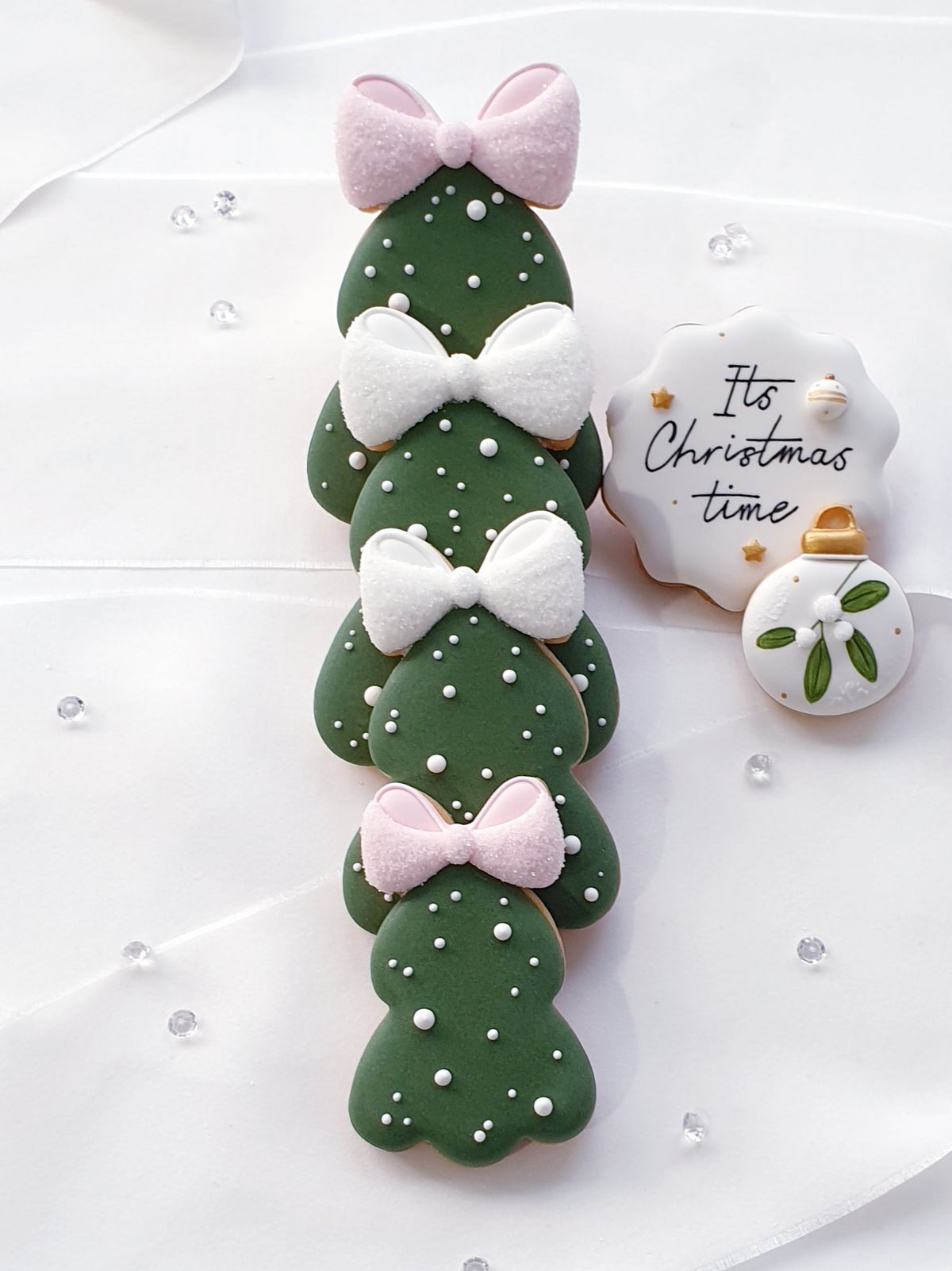 Ausstechform Tannenbaum mit Schleife