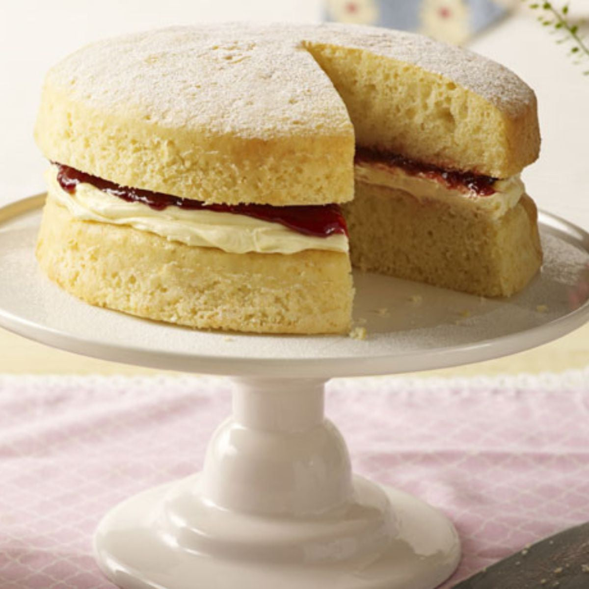 Betty Crocker Velvety Vanilla Cake Mix - 425g
