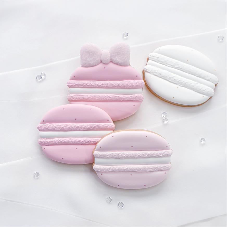 Macaron cookie cutter with bow 