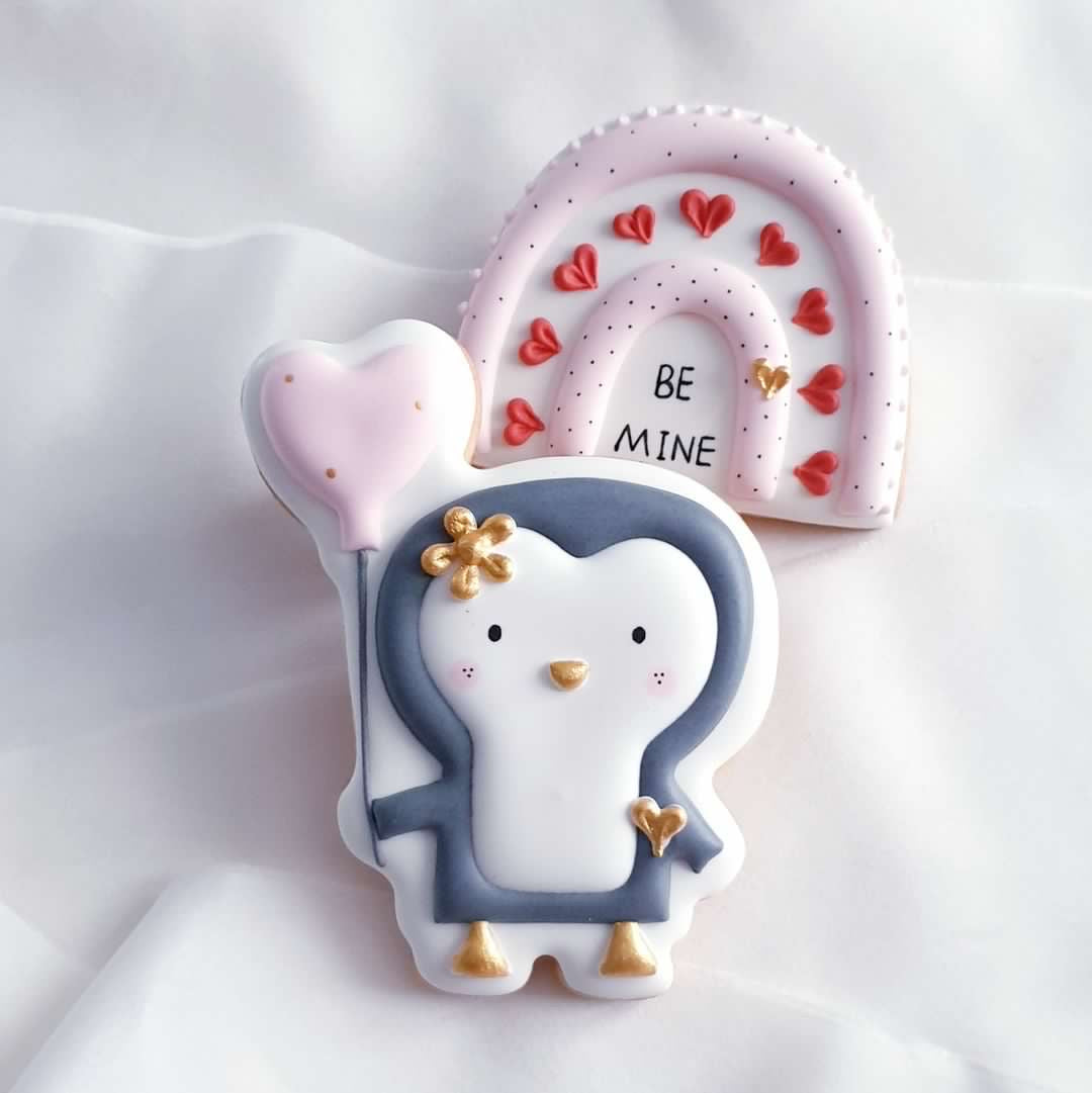 Cookie cutter penguin with heart balloon