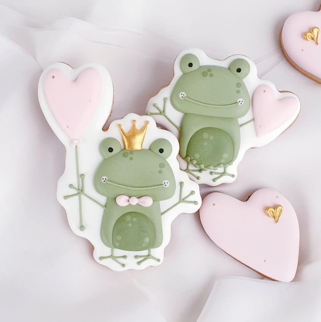 Cookie cutter frog with heart